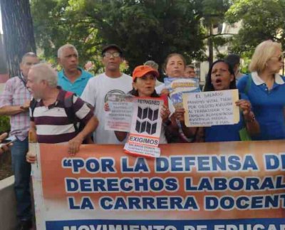 Los maestros exigieron el cumplimiento de la contratación colectiva de los trabajadores de la educación, así como los derechos laborales