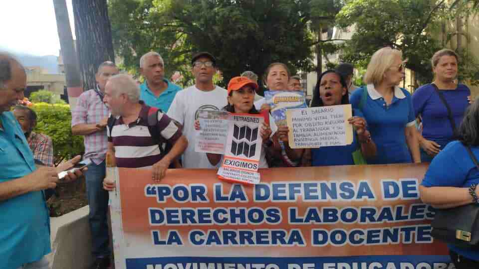 Los maestros exigieron el cumplimiento de la contratación colectiva de los trabajadores de la educación, así como los derechos laborales