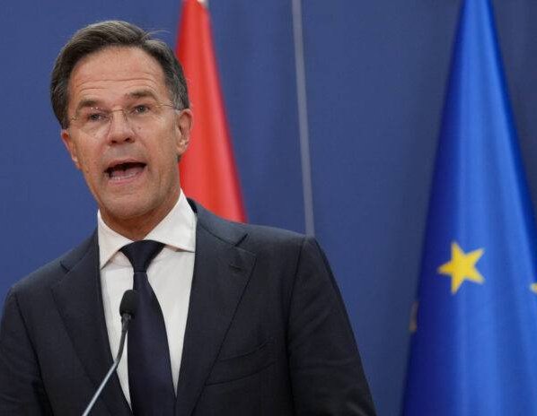 La coalición de Rutte continuará en el poder como gobierno interino hasta que se forme una nueva coalición pero no aprobará leyes importantes.