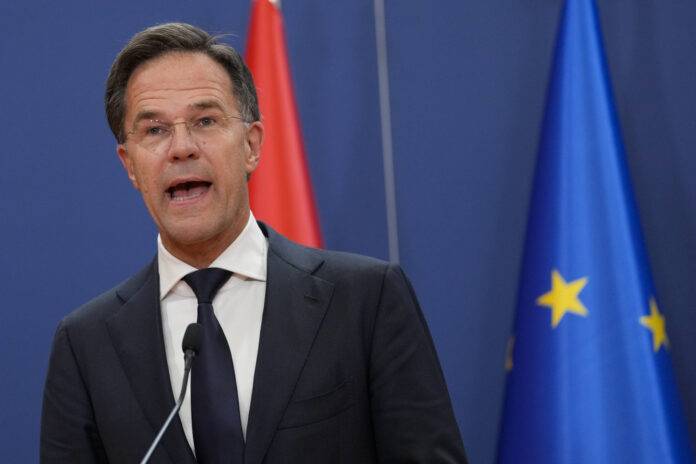 La coalición de Rutte continuará en el poder como gobierno interino hasta que se forme una nueva coalición pero no aprobará leyes importantes.