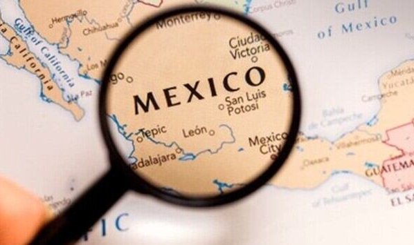 El tamaño de la población económicamente activa, los niveles de formación técnica y profesional son reconocidos como factores del crecimiento económico.