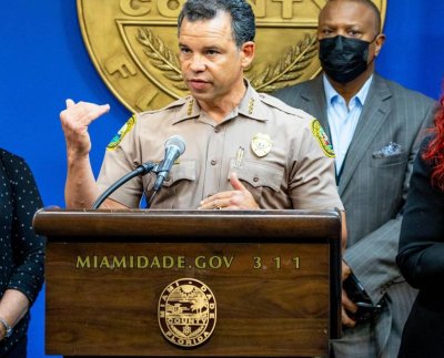 Las primeras investigaciones indican que el Director de la Policía de Miami-Dade sufrió un accidente, en la interestatal 75 de Tampa