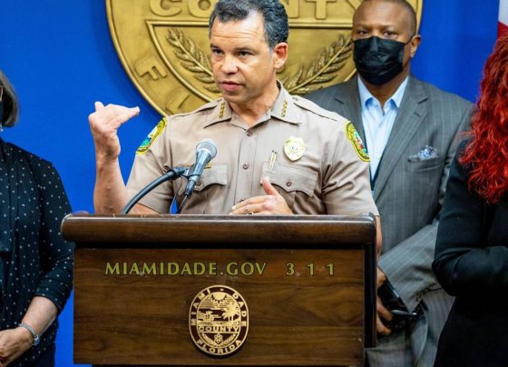 Las primeras investigaciones indican que el Director de la Policía de Miami-Dade sufrió un accidente, en la interestatal 75 de Tampa