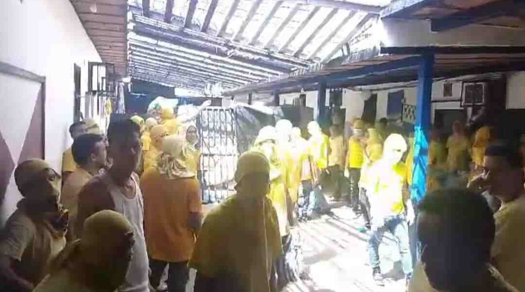 A esta hora se mantiene el motín de reclusos que tomaron como rehenes a cuatro funcionarios policiales adscritos al Cuerpo de Policía Bolivariana del estado Aragua desde el pasado lunes.