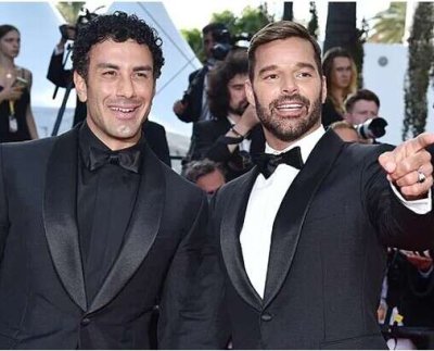 La historia de amor de Ricky y Jwan comenzó a principios de 2016 e hicieron oficial su romance al posar juntos por primera vez en la alfombra roja