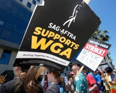 Las reglas de huelga también impiden que los actores hagan apariciones personales o realizar cualquier trabajo de producción, incluidas audiciones, lecturas, ensayos o doblajes junto con el rodaje real.