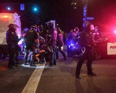 La policía del estado de Oregón está buscando a un sospechoso de realizar un tiroteo en un hospital en el centro de la ciudad de Portland que dejó una persona herida.