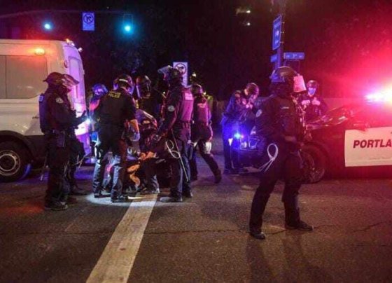 La policía del estado de Oregón está buscando a un sospechoso de realizar un tiroteo en un hospital en el centro de la ciudad de Portland que dejó una persona herida.
