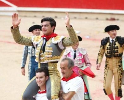 El diestro tachirense viene pasando por un gran momento en su carrera, triunfó en las ferias venezolanas, luego en Francia y Perú, con sendas salidas a hombros en ambos países.