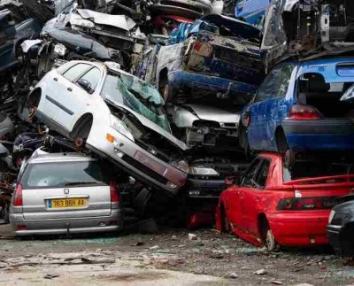 Se espera que las acciones propuestas generen 1.800 millones de euros de ingresos netos de aquí a 2035 con la creación de puestos de trabajo adicionales y la mejora de los flujos de ingresos para la industria de la gestión de residuos y el reciclado.