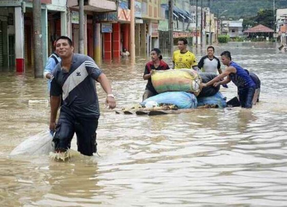 Las calles de la localidad de Chone al norte de Manabí continúan inundadas y cerca de mil 400 estudiantes dejarán de asistir a las aulas