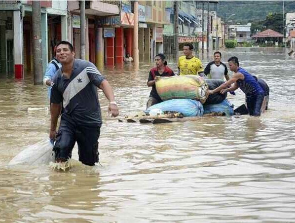 Las calles de la localidad de Chone al norte de Manabí continúan inundadas y cerca de mil 400 estudiantes dejarán de asistir a las aulas