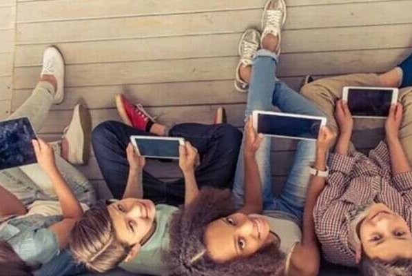 Adolescentes que usan las redes sociales para auto diagnosticar su salud mental.