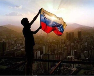 El líder de este instante de nuestra inmarcesible tragedia es el cambio que nos retorne a la dignidad como personas humanas y de la que hemos sido despojados impunemente.