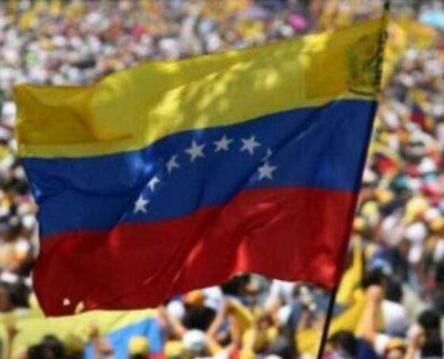 Venezuela sigue enfrentando una crisis compleja y controvertida donde los intereses internacionales y las luchas de poder político continúan afectando a millones de ciudadanos.