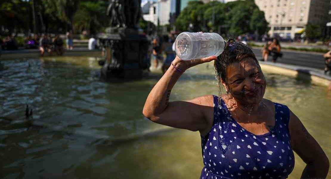 El hemisferio norte sufre actualmente seis veces más olas de calor que en los años ochenta y en lugares donde se superan los 45 grados las temperaturas pueden permanecer en los 40 grados durante la noche