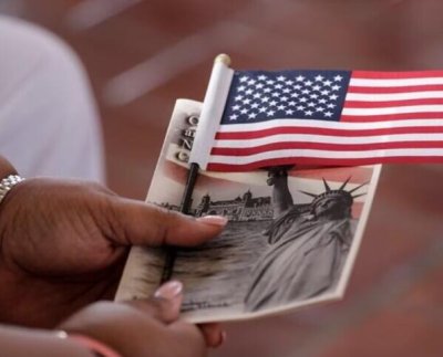 Los solicitantes recibirán una puntuación en la capacidad de responder en inglés usando vocabulario y frases simples que sean relevantes para la imagen.