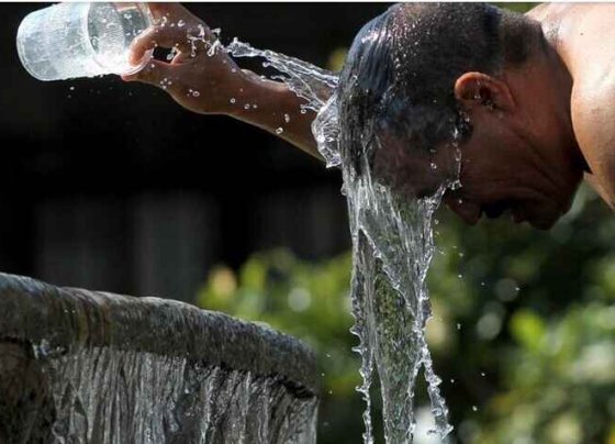 Un golpe de calor puede ser provocado por un sobreesfuerzo físico en un ambiente caluroso.