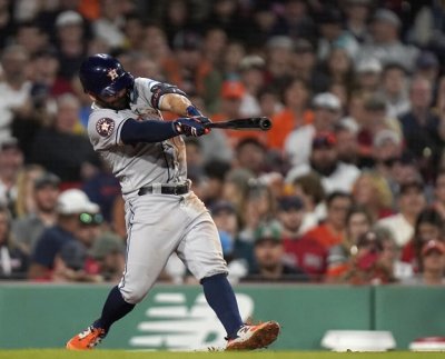 En la temporada 2023 de las Grandes Ligas han sido dos los venezolanos en conectar la escalera, el primero fue Luis Arráez en abril y ahora José Altuve
