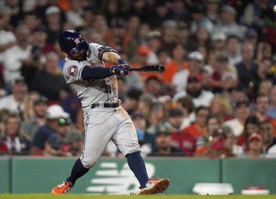 En la temporada 2023 de las Grandes Ligas han sido dos los venezolanos en conectar la escalera, el primero fue Luis Arráez en abril y ahora José Altuve