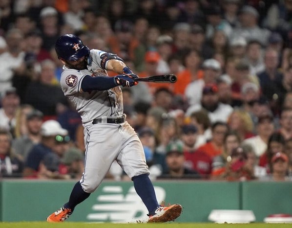 En la temporada 2023 de las Grandes Ligas han sido dos los venezolanos en conectar la escalera, el primero fue Luis Arráez en abril y ahora José Altuve