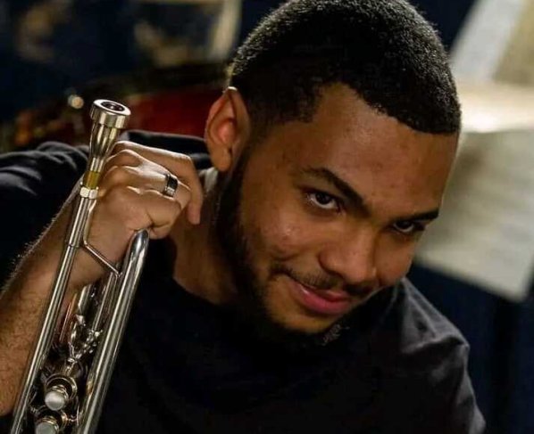 Hervey es un artista con firmes raíces musicales que se esfuerza por comprender el pasado y al mismo tiempo dar sentido al Jazz en nuestro presente y sin repetir los trabajos del Jazz clásico.