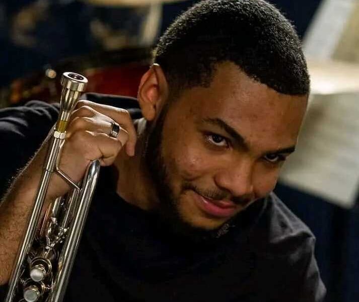 Hervey es un artista con firmes raíces musicales que se esfuerza por comprender el pasado y al mismo tiempo dar sentido al Jazz en nuestro presente y sin repetir los trabajos del Jazz clásico.