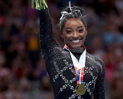Simone Biles regresó hace un mes a las competencias luego de un breve retiro, tras sufrir varios episodios de ansiedad en el 2021