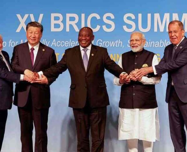 El bloque emprende una nueva fase con el anuncio de que el 1 de enero entrarán seis nuevos socios Arabia Saudita, Argentina, Egipto, Emiratos Árabes Unidos, Etiopía e Irán.