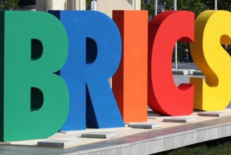 Si nos metemos en el BRICS o Mercosur es como tirar a un peso gallo a pelear con un peso completo sería una lucha muy dispareja.