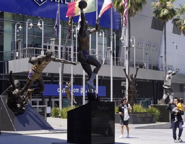 Los Lakers de Los Ángeles informaron que realizarán una serie de eventos además, de la inauguración de la estatua en honor a Kobe Bryant