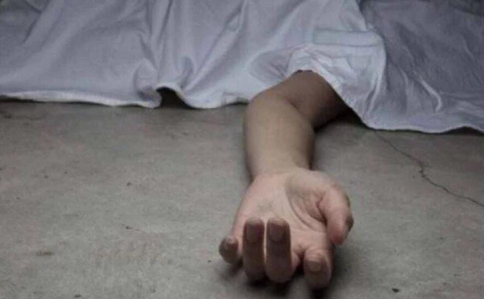 Un policía retirado de 29 años apuñaló a quien acompañaba a la mujer y se la llevó a la fuerza en el auto de su amigo.
