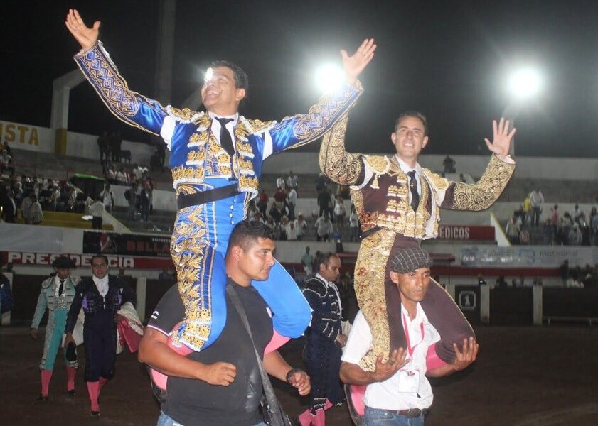 En Táriba con un clima fresco y media plaza en los tendidos se lidiaron 6 toros de El Capiro de Sonsón de Dairo Chica para Leonardo Benítez -El León de La Vega -