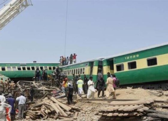 El tren se dirigía hacia la ciudad de Sargodha en la provincia oriental de Punjab en el momento del siniestro.