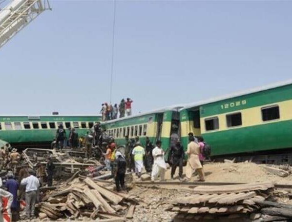 El tren se dirigía hacia la ciudad de Sargodha en la provincia oriental de Punjab en el momento del siniestro.