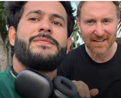 El arquitecto Diego Hernández es el jefe de proyectos de la compañía de construcción de casas de lujo más grande del estado de Florida