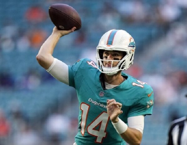 El reporte de Miami Dolphins indicó que Mike White sufrió un duro golpe durante el encuentro ante Houston Texans y presentó algunas irregularidades
