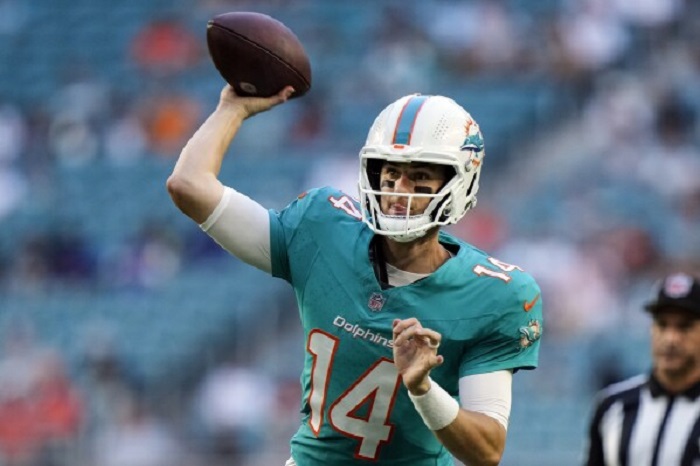 El reporte de Miami Dolphins indicó que Mike White sufrió un duro golpe durante el encuentro ante Houston Texans y presentó algunas irregularidades