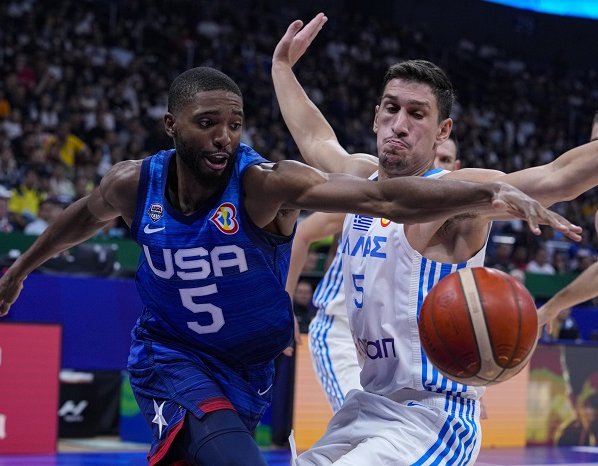 Jalen Brunson y Anthony Edwards anotaron 13 puntos para ser los máximos anotadores por EE.UU quienes consiguieron su séptima victoria de forma consecutiva