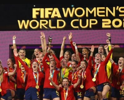 España se convirtió en campeona del mundial de fútbol de la FIFA tras vencer a Inglaterra 1-0 en un partido que en términos generales dominó