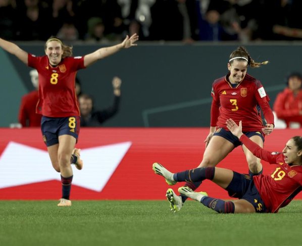 La selección de España venció 2 a 1 a la oncena de Suecia, para de esta manera avanzar por primera vez a una final en este tipo de certamen