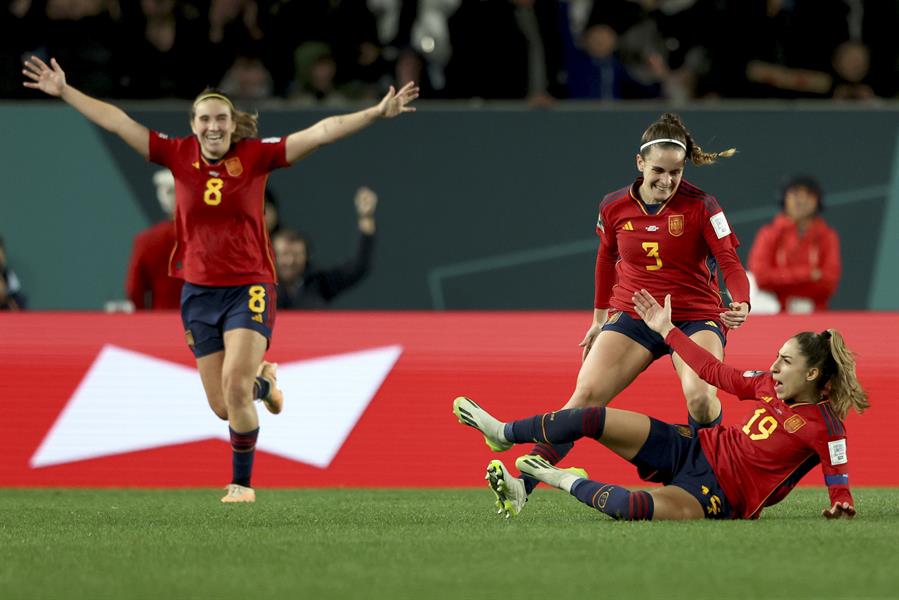 La selección de España venció 2 a 1 a la oncena de Suecia, para de esta manera avanzar por primera vez a una final en este tipo de certamen