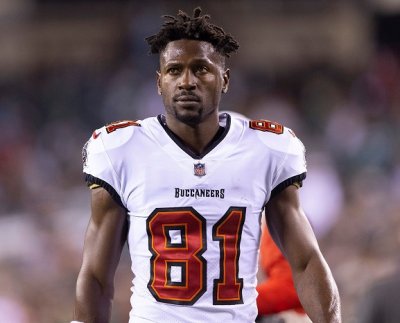 El tribunal de Florida indicó que el exreceptor de Pittsburgh Steelers dejó de pagar $15.000 por pago de manutención de su bebé