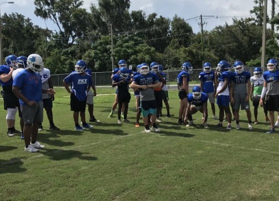 Los entrenadores de los equipos de Florida están implementando varios métodos para que sus dirigidos no sufran de golpes de calor