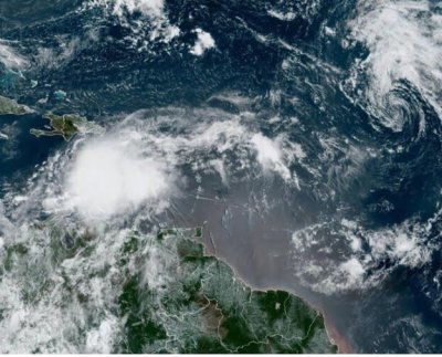 La tormenta tropical Franklin azotó el mar Caribe mientras las autoridades de Haití y República Dominicana advirtieron a los residentes que se prepararan