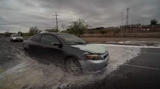 Un hombre murió en el estado mexicano de Baja California Sur cuando una familia de cinco personas fue arrastrada al mar mientras cruzaba un arroyo