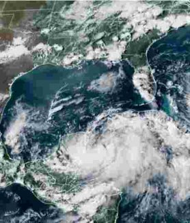 El Centro Nacional de Huracanes pronostica que el ciclón Idalia podría llegar a las costas de la Florida como un potente huracán de categoría 3.