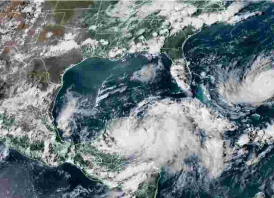 El Centro Nacional de Huracanes pronostica que el ciclón Idalia podría llegar a las costas de la Florida como un potente huracán de categoría 3.