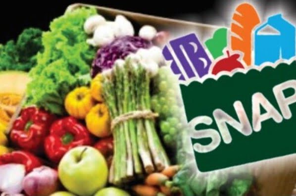 Tanto ciudadanos como personas indocumentadas pueden recibir el beneficio de las "Food Stamps" o Asistencia Nutricional (SNAP)