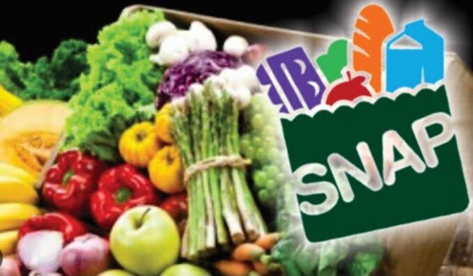 Tanto ciudadanos como personas indocumentadas pueden recibir el beneficio de las "Food Stamps" o Asistencia Nutricional (SNAP)